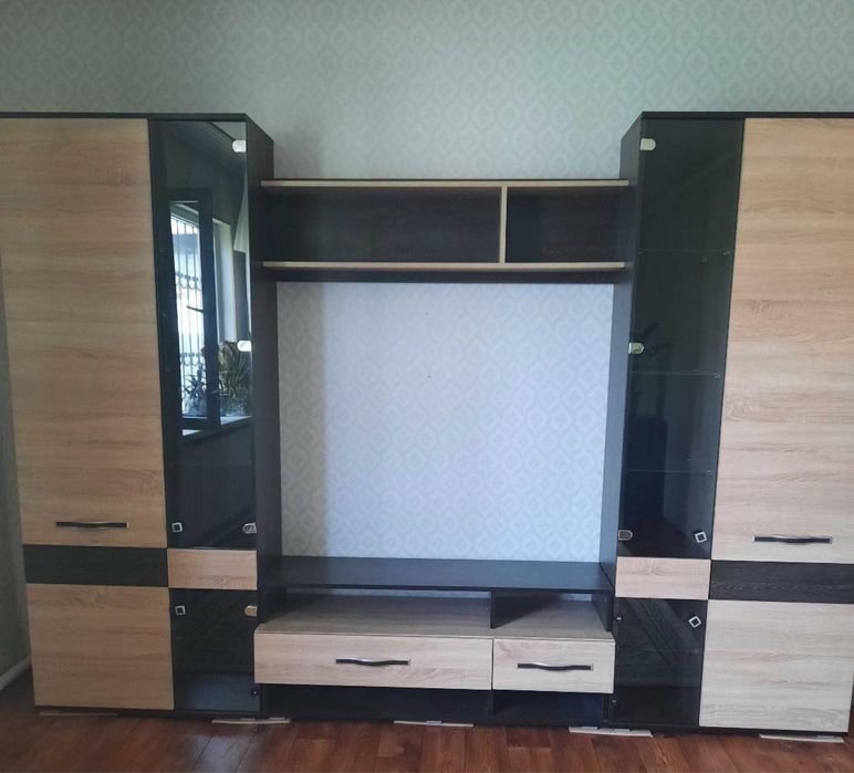 Продам шкаф-стенку с ТВ-зоной