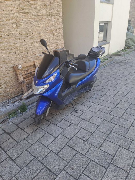 Vand Suzuki Burgman 125 cc se poate conduce cu B
