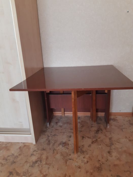Продам стол раскладной.