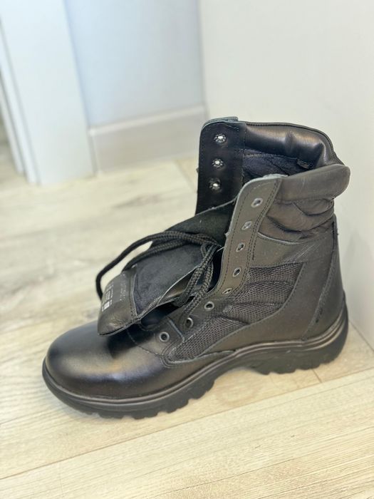 Продам берцы 42 р летние новые