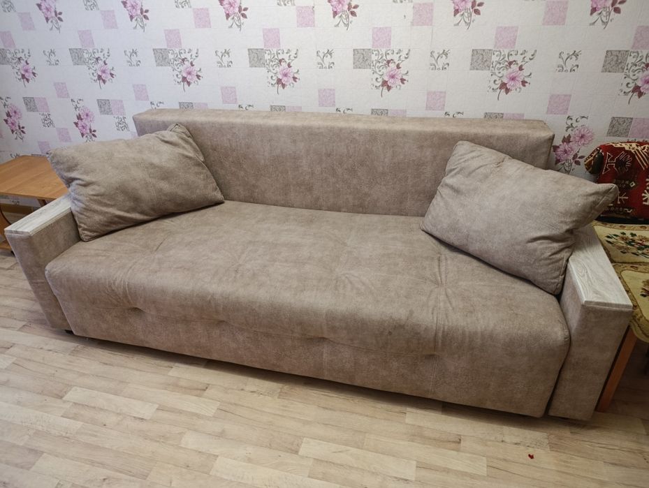 Продам диван б/у в отличном состоянии !