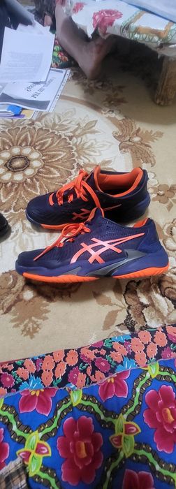 Продам кроссовки Asics