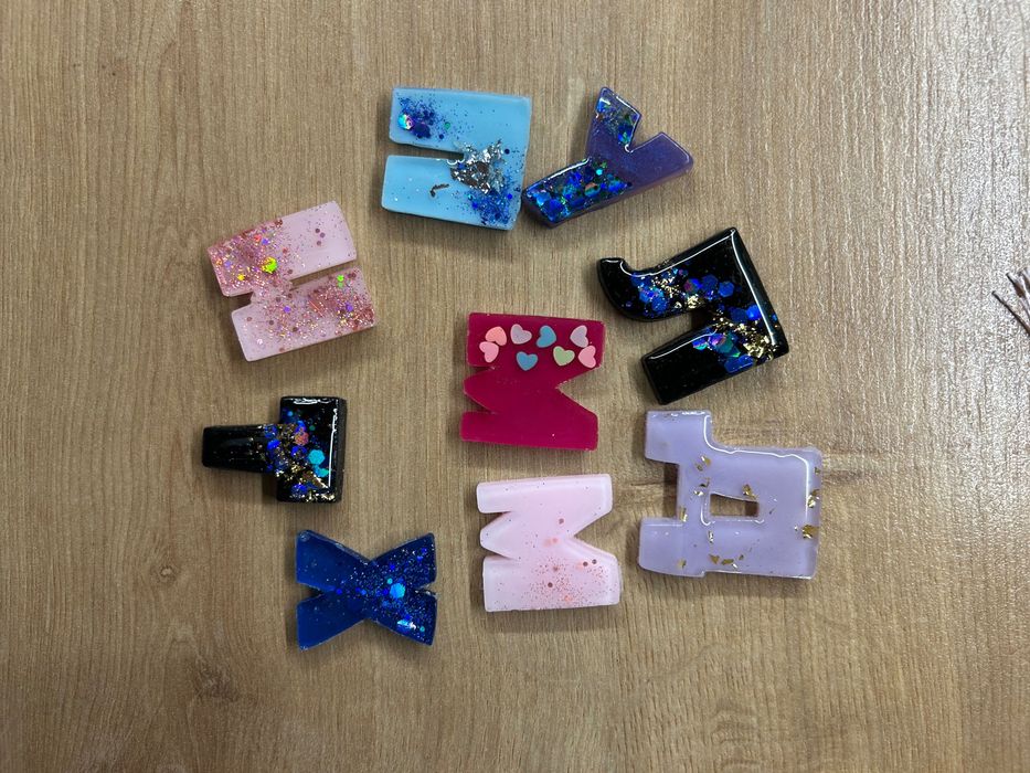 книгоразделите и ключодържатели от епоксидна смола