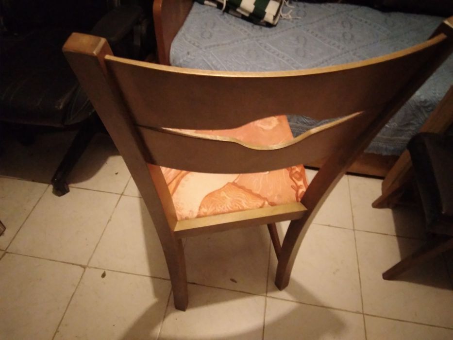 Кухненски стол ,масивен.