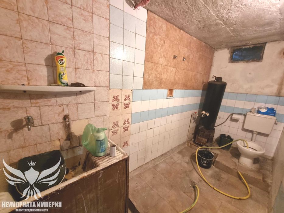 Продавам къща 225РЗП с 266 кв.м. двор в с.Забърдо обл.Смолян