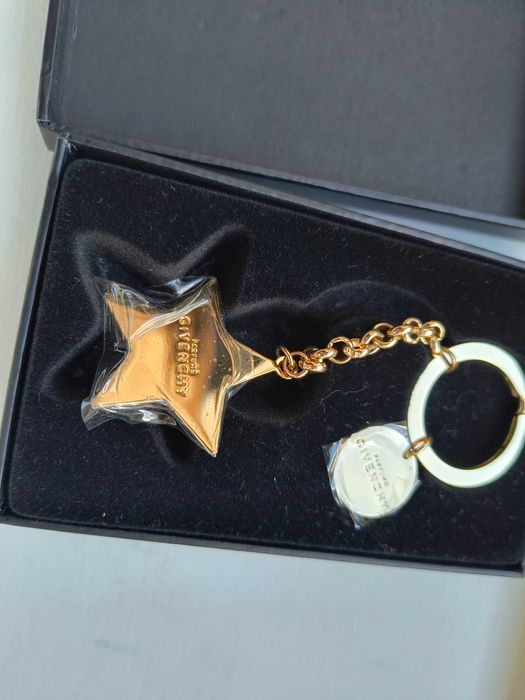 Ключодържател Givenchy със звезда
