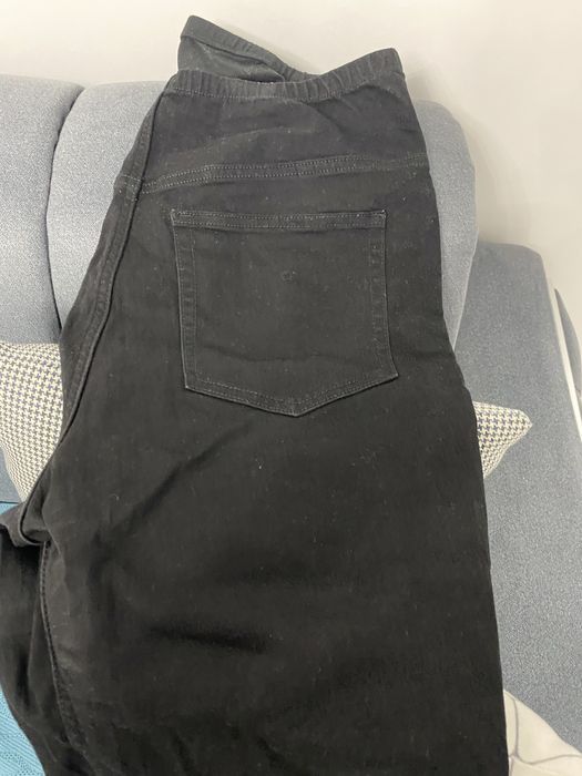 Vand blugi pentru gravide