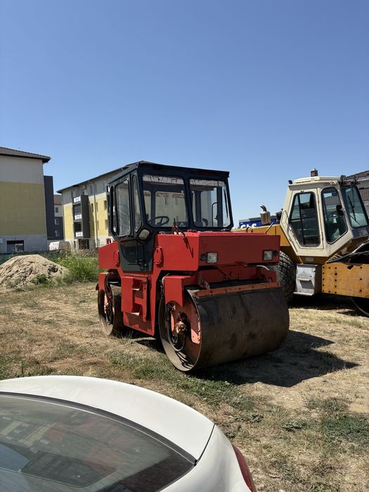 Inchiriez cilindru compactor hamm 8 to