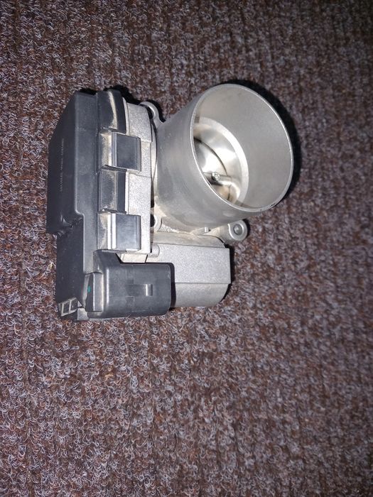 Vând clapetă aceleratie , motor 1.6 fsi , cod motor BLF ,