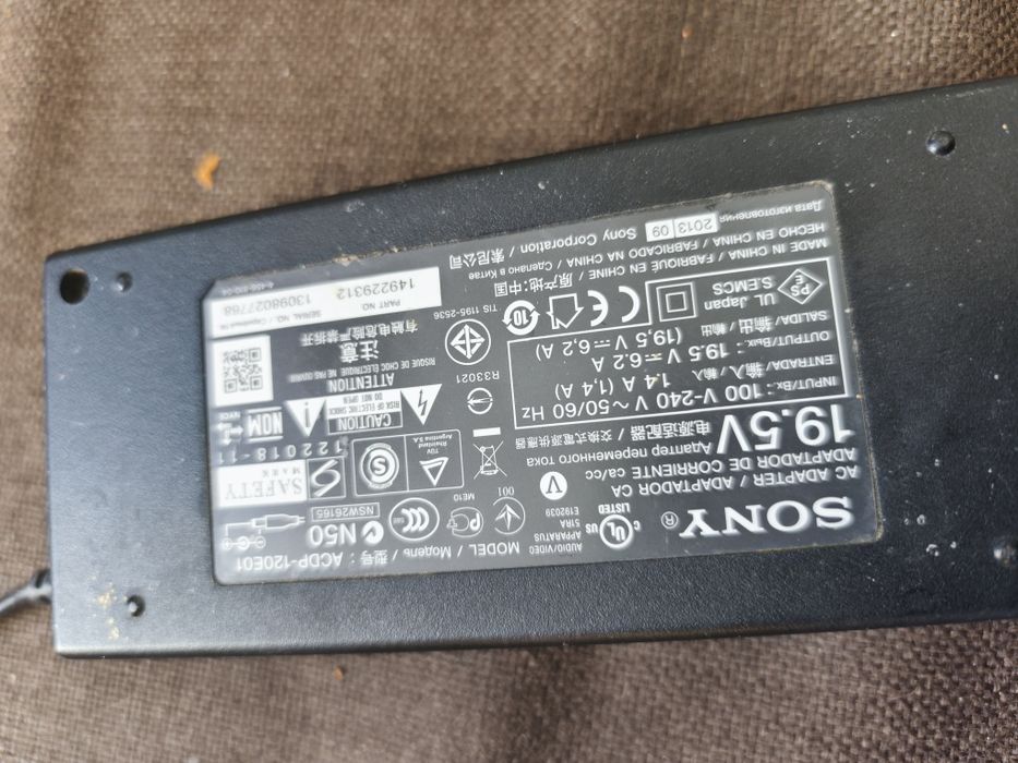 Vând Laptop Sony Vaio I3  SSD Kingston 250 GB ecran Foarte  luminos 2K 2k