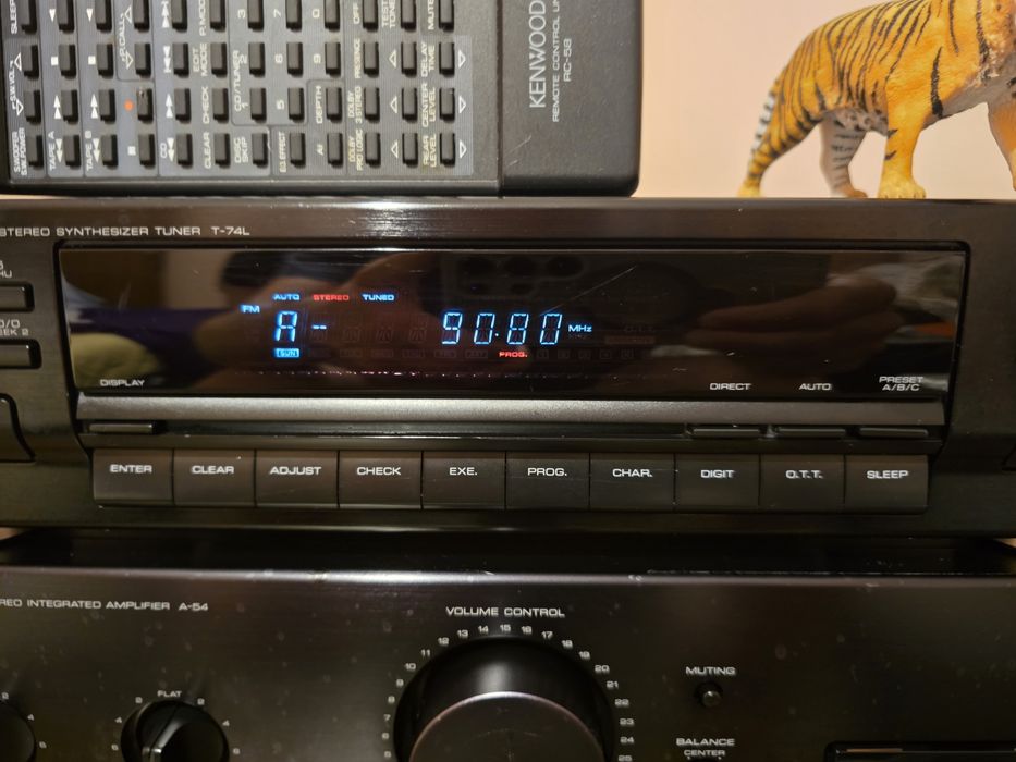 Kenwood A-54. Amplificator și tuner. Cota: L-36 cm. Preț fix !