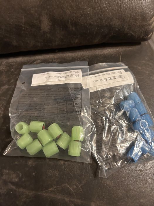 Флуресцентни капачки за автомобилни гуми!