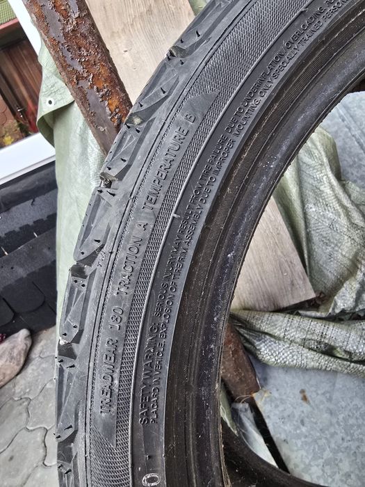 Vând 2 bucăți 225/40/18
