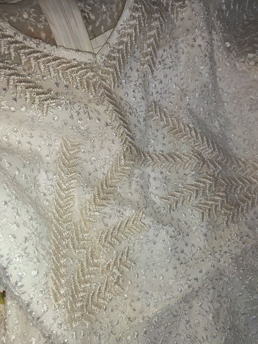 Oq ko'ylak Ayollar uchun