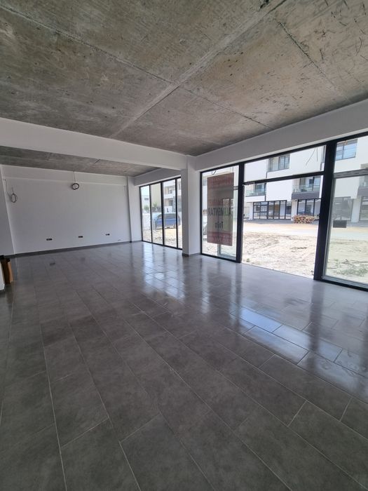 Spatiu comercial de vanzare Mamaia Nord la 90 m de promenada