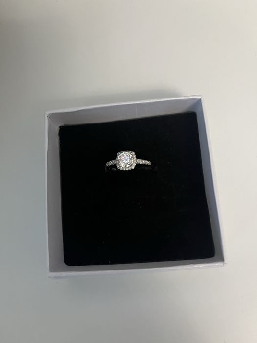 inel argint cu piatra moissanite