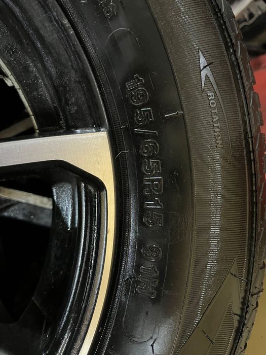 Продам резину с дисками 195/65 R15
