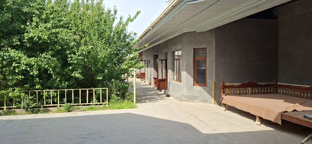 Uy sotiladi 12 sotix 2 ta darvoza