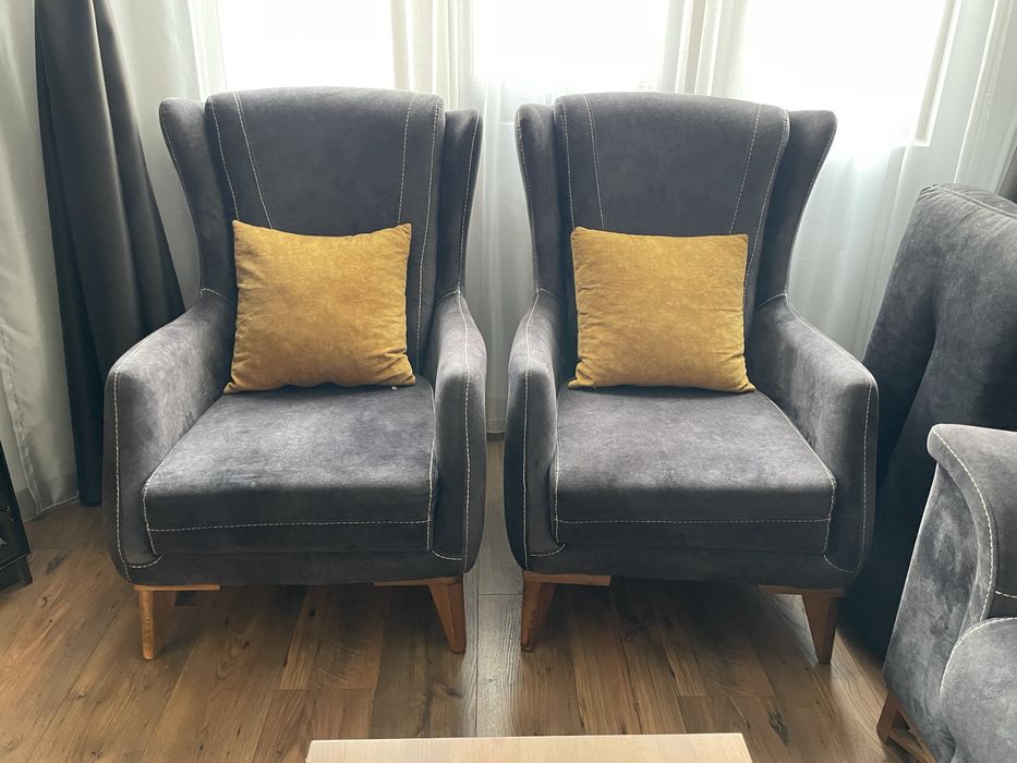 Триместен разтегателен диван и два фотьойла