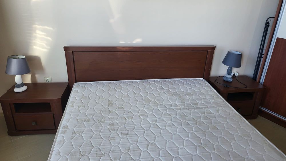 Спалня комплекс:легло+матрак, гардероб, нощ.шкафчета, лампи-2,пердета