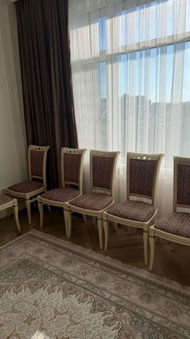 Стол со стульями