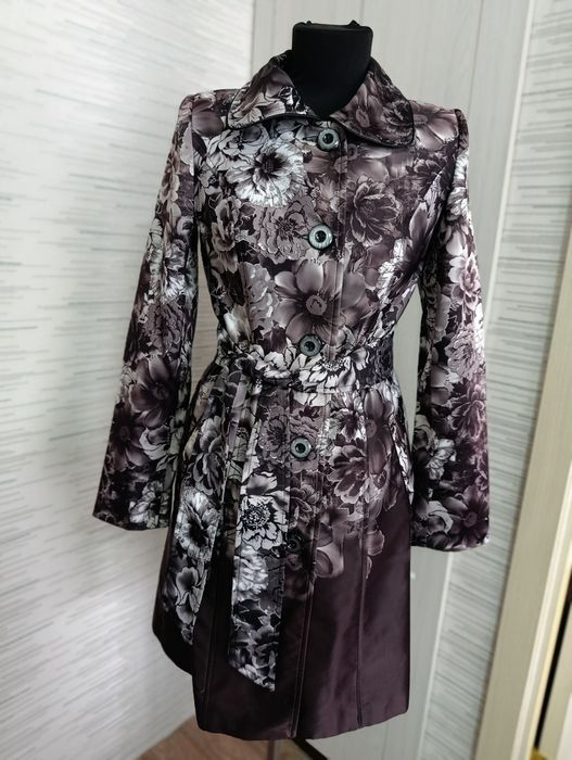 Продам осеннюю женскую одежду