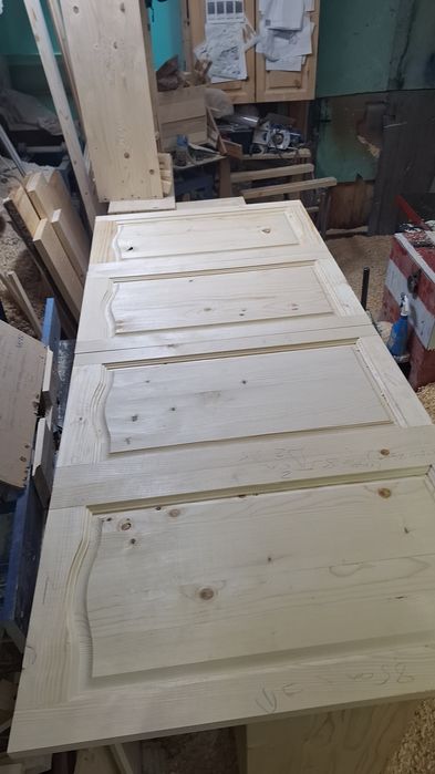 Шкафове от масивна дървесина