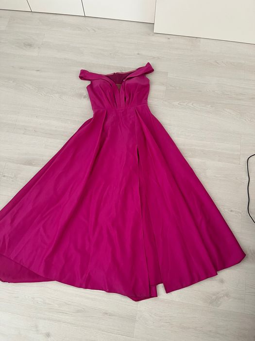 Официална дамска рокля в страхотен цвят