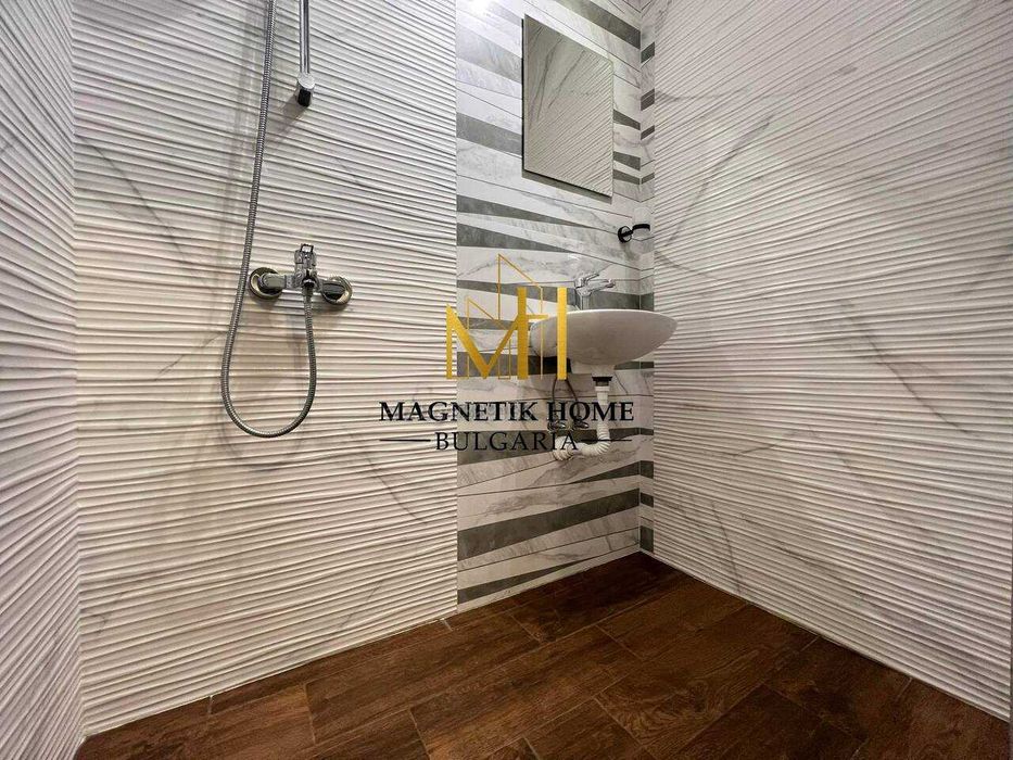 Чисто нов тристаен апартамент на метри от морската градина в ж.к Лазур