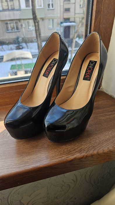 Туфли на высоком каблуке