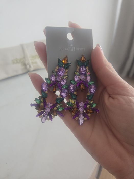 Чисто нови обеци с камъни