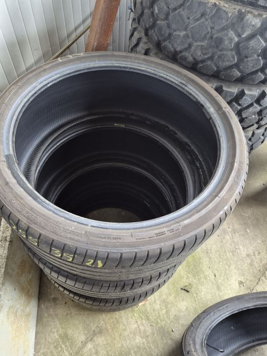 255/35R21 Bridgestone