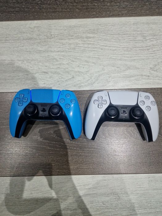 Vand 2 controllere dualsense pt ps5 originale in stare perfecta de functionare