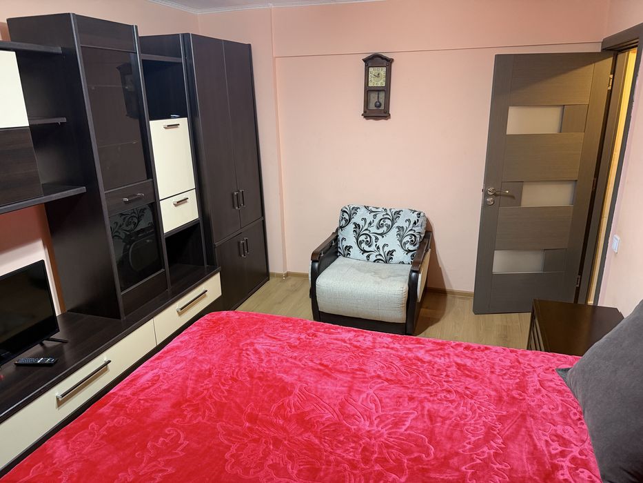 Camera de inchiriat in apartament  cu 4 camere  Pacurari