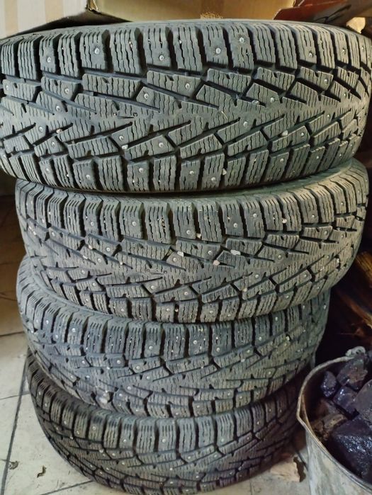 Продам зимние шины 225/70/16