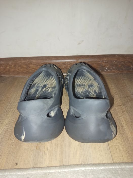 Продаю кроксы foam runner