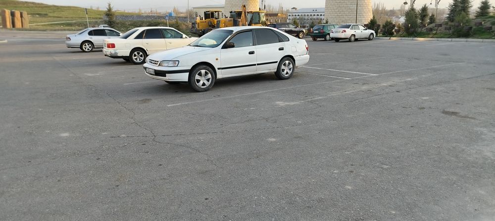 Тоета карина е продам