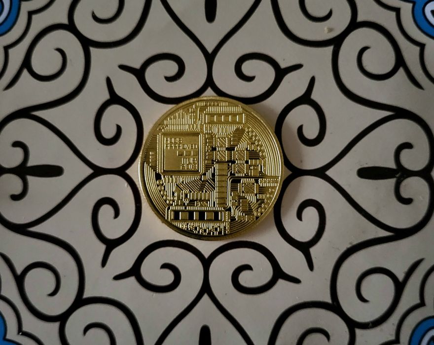 Монета Bitcoin..