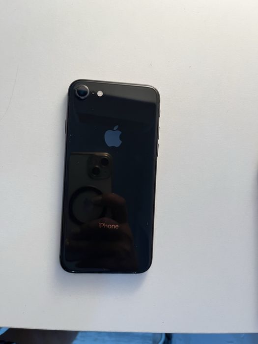 Продам телефон Iphone 8 срочно