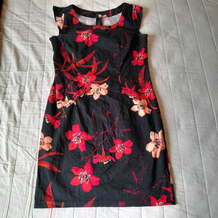 Къса шарена рокля