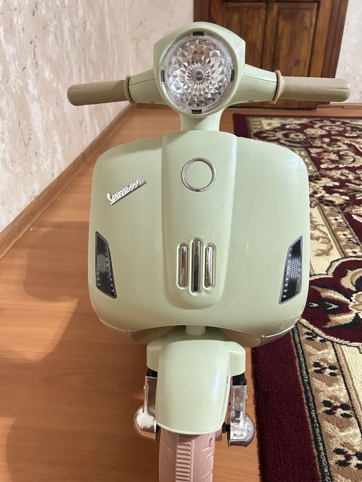 Электромобиль зелёный