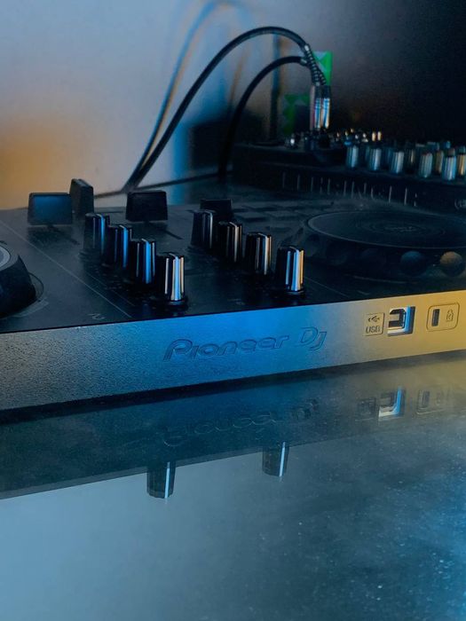 Dj pult pioneer 200 sotiladi