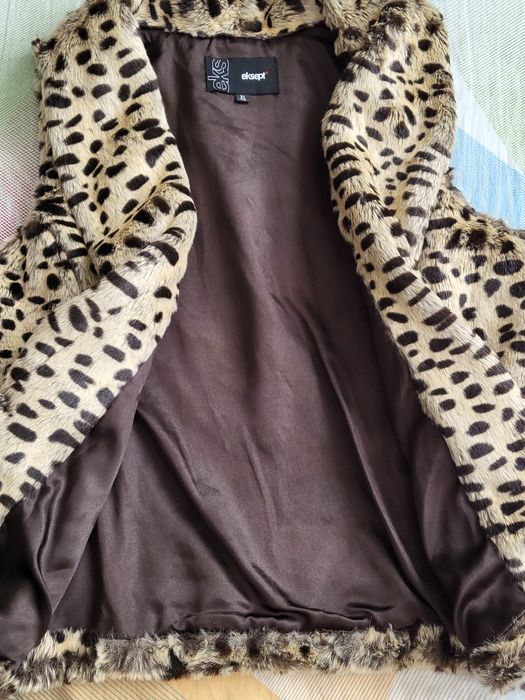 Дамски елек от еко косъм.