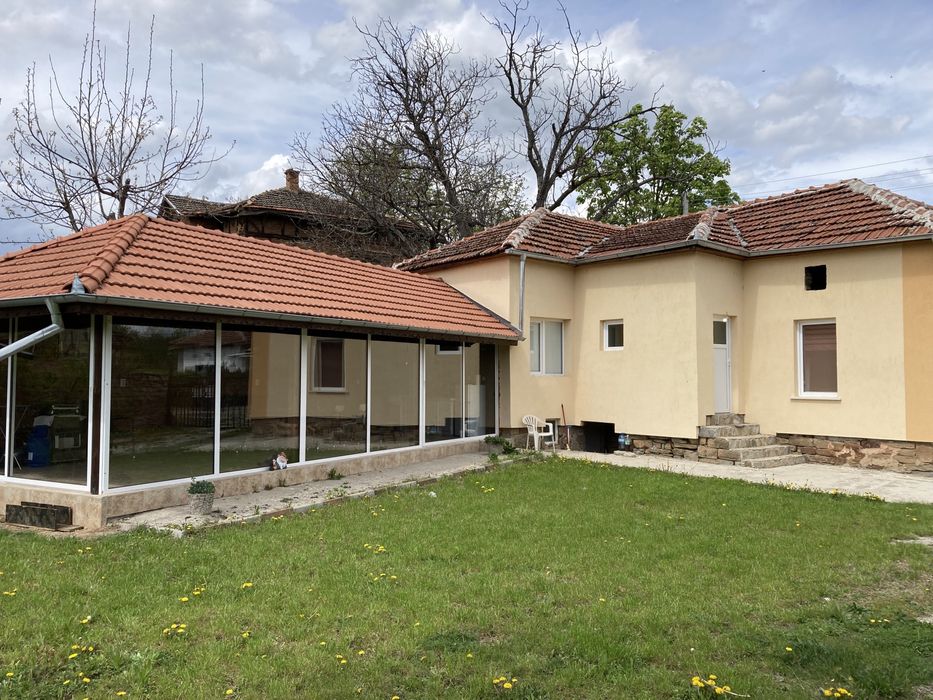 Къща в село Торос