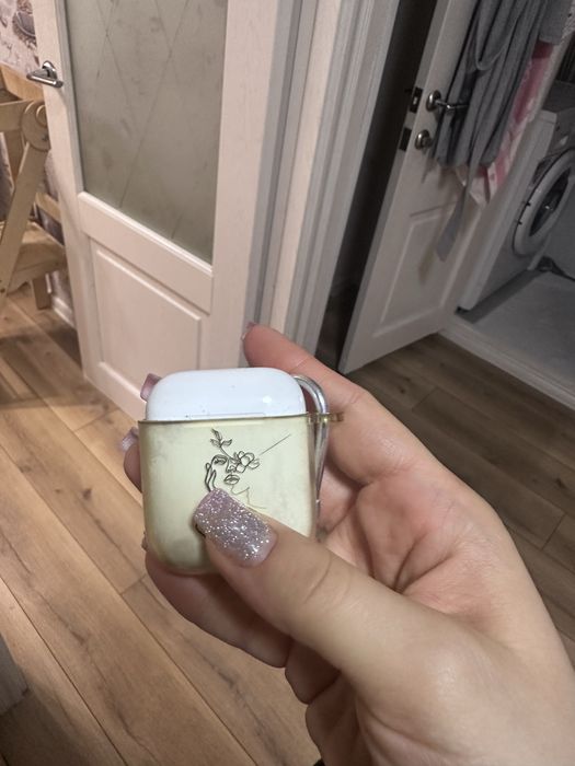 Продам эирподс (airpods)