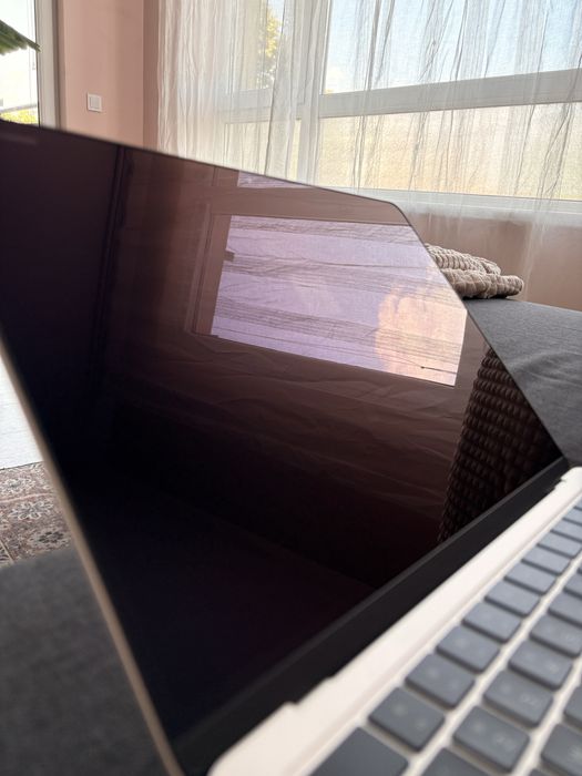 Лаптоп Apple MacBook Air 13", Apple M4, 10 CPU ядра и 10 GPU ядра, 24GB RAM, 512GB, Starlight, Международна клавиатура, RO ръководство