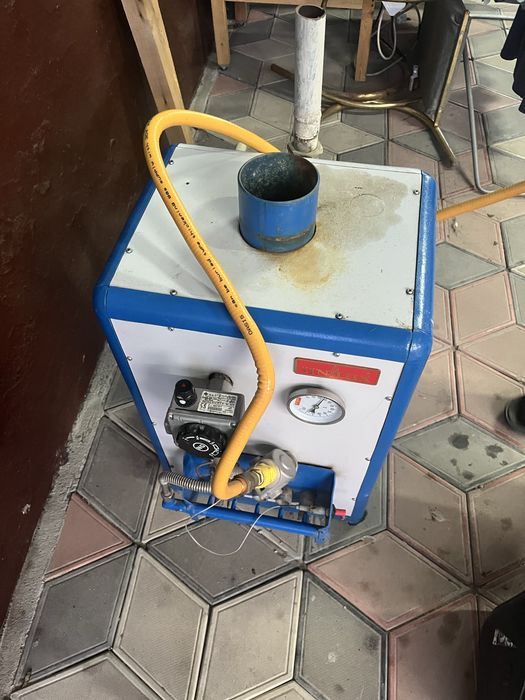 Продам напольную газовую печь
