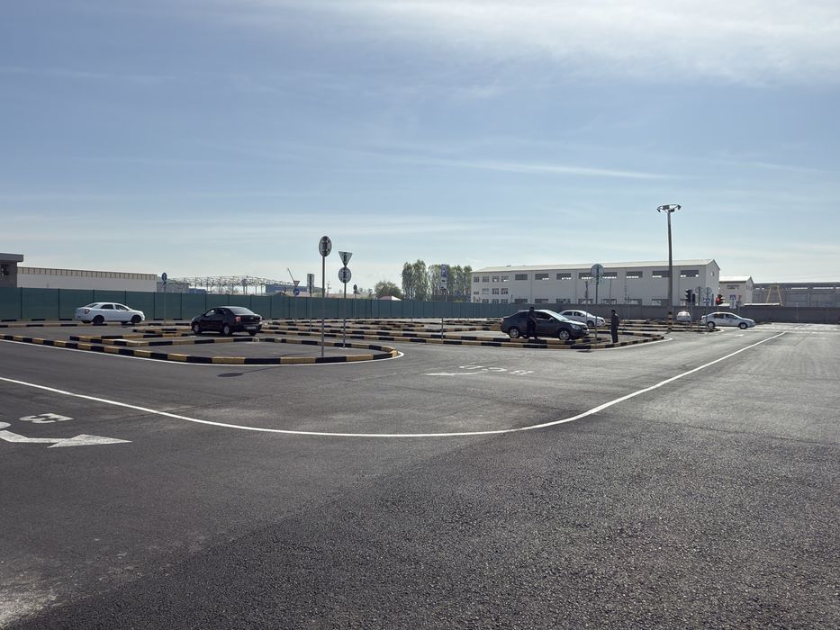 Автоинструктор имтихонга таййорлов автодромда