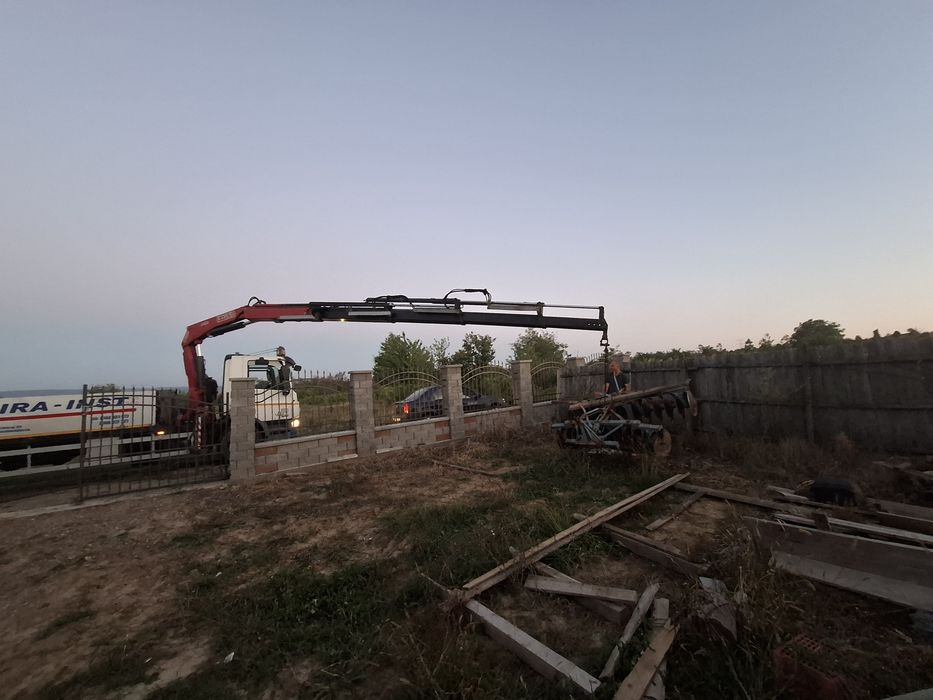 Inchiriez camion cu macara