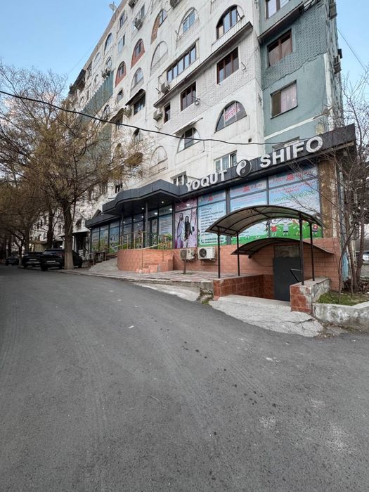 Своя срочна.  300м2    25 метр фасад Сотилмокда.